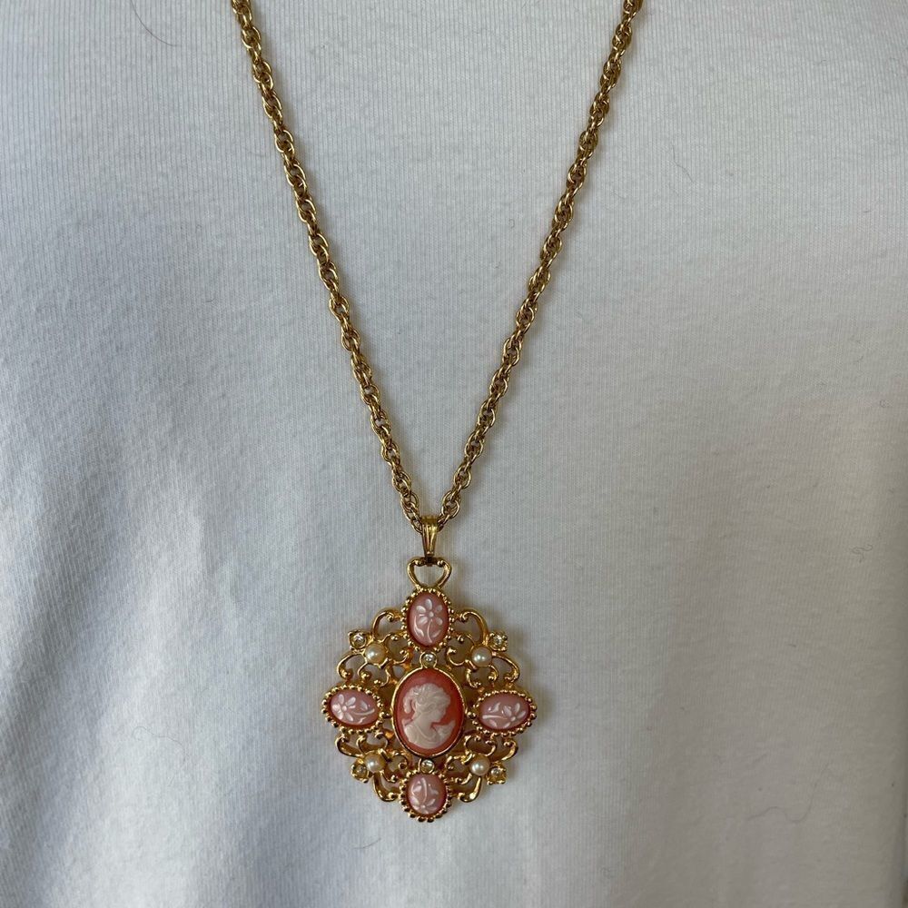 NIB Vintage 1092 Avon Romantic Poet Necklace and Matching Earrings